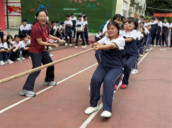 南寧教學(xué)點(diǎn)開(kāi)展2025級(jí)新生拔河比賽